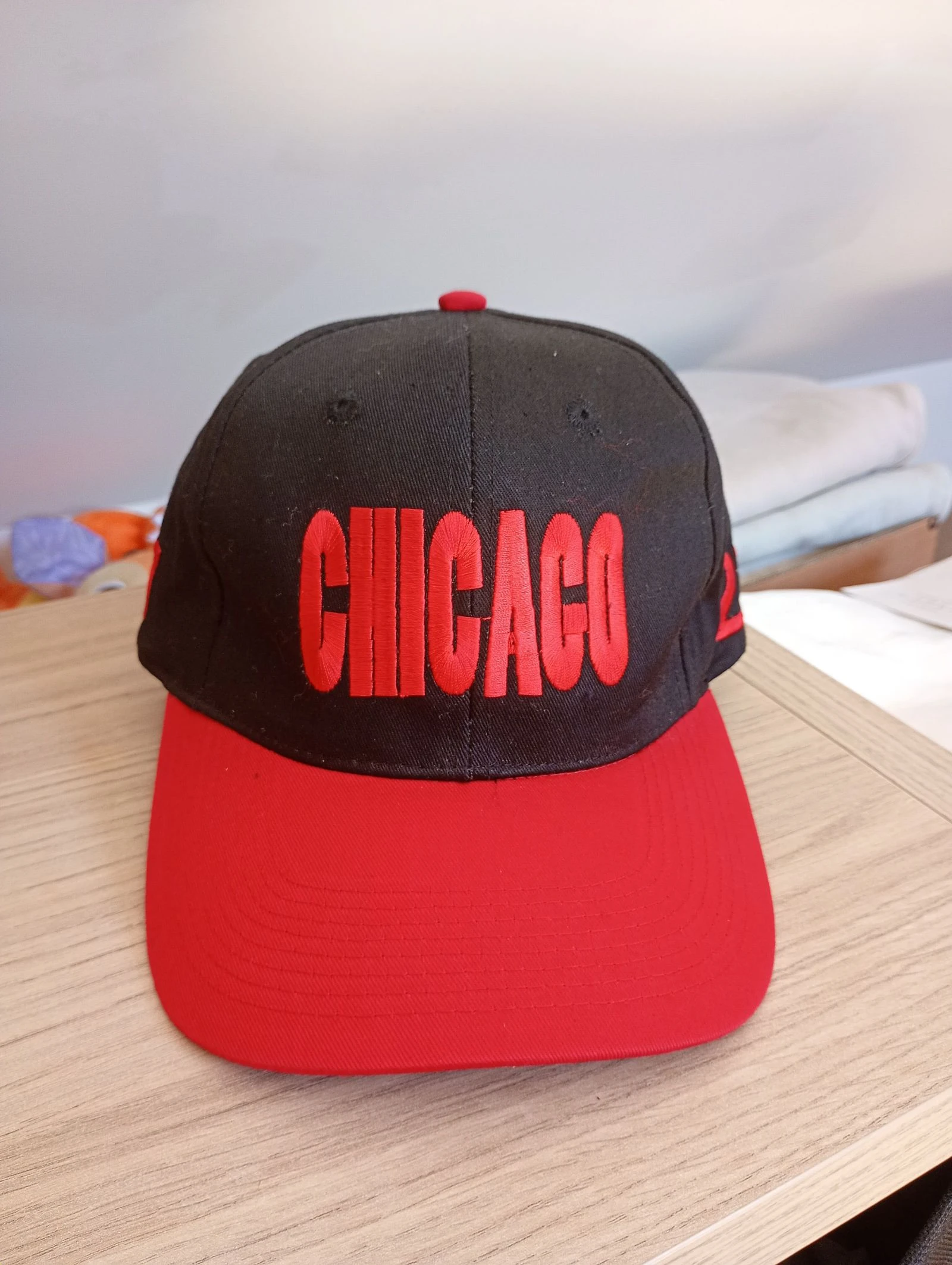Casquette vintage années 90 snapback Chicago noir et rouge réglable